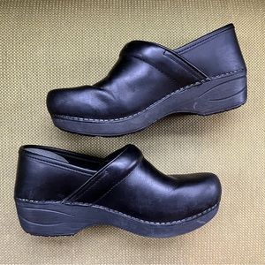 Dansko XP 2.0 clogs